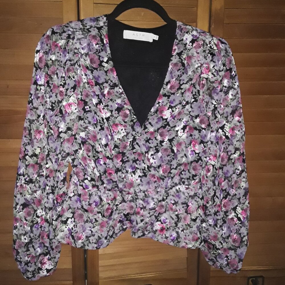 ASTR SZ XS Black Pink Shimmer Peplum Scallop Hemline Sheer Sleeve Chiffon Blouse